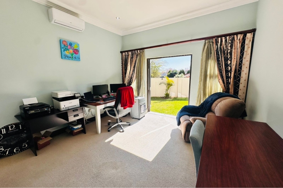4 Bedroom Property for Sale in Maroeladal Gauteng