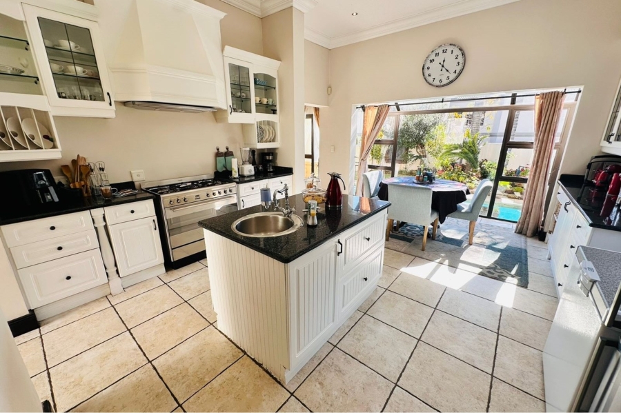 4 Bedroom Property for Sale in Maroeladal Gauteng