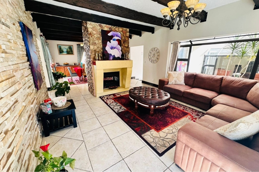 4 Bedroom Property for Sale in Maroeladal Gauteng