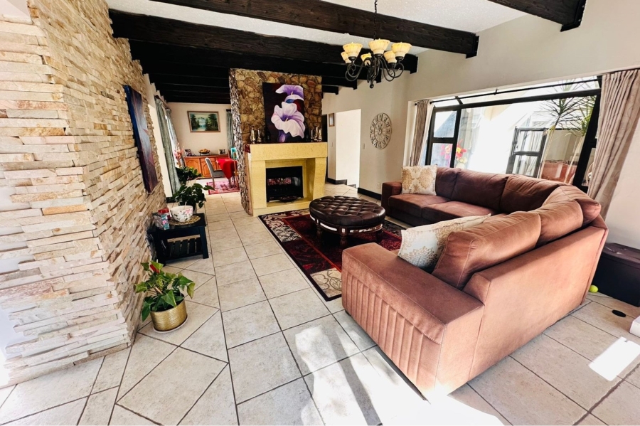 4 Bedroom Property for Sale in Maroeladal Gauteng