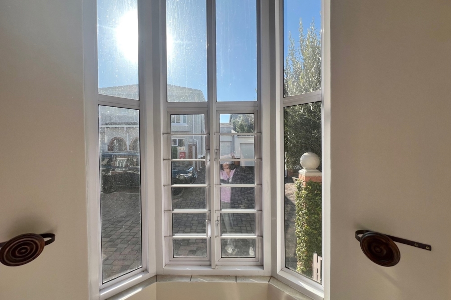 2 Bedroom Property for Sale in Bryanston Gauteng