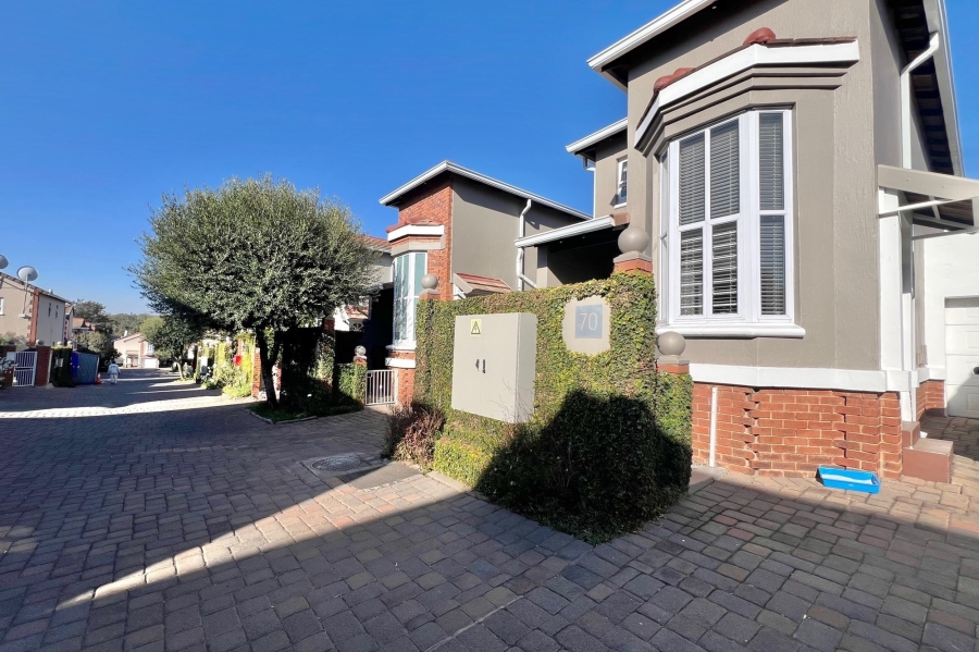 2 Bedroom Property for Sale in Bryanston Gauteng