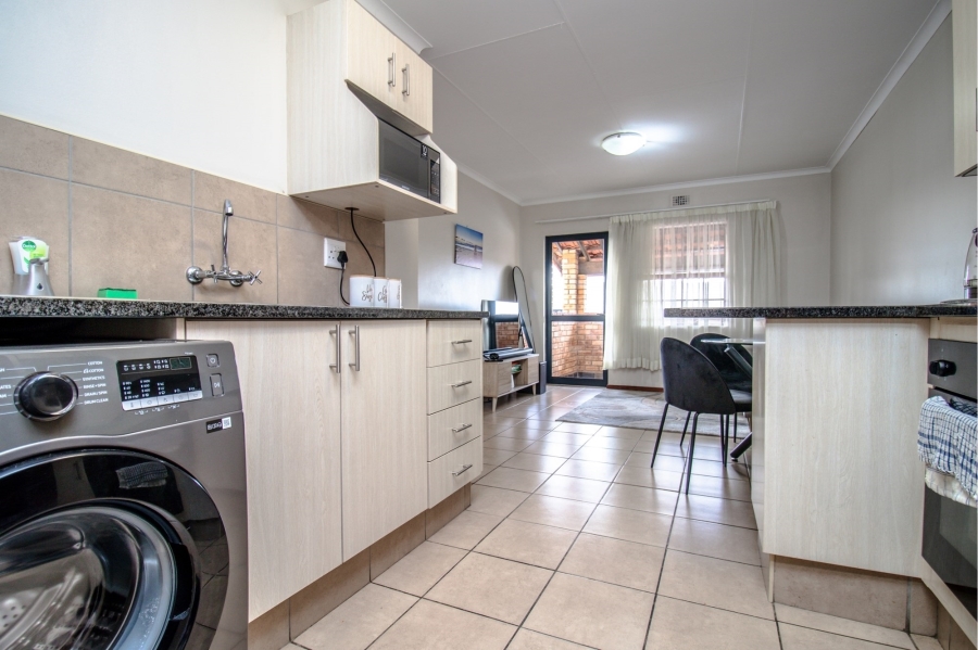 2 Bedroom Property for Sale in Noordwyk Gauteng