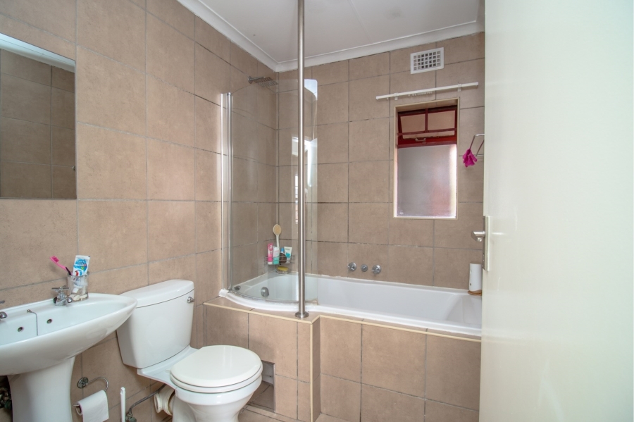 2 Bedroom Property for Sale in Noordwyk Gauteng