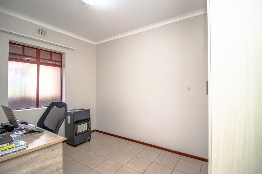 2 Bedroom Property for Sale in Noordwyk Gauteng