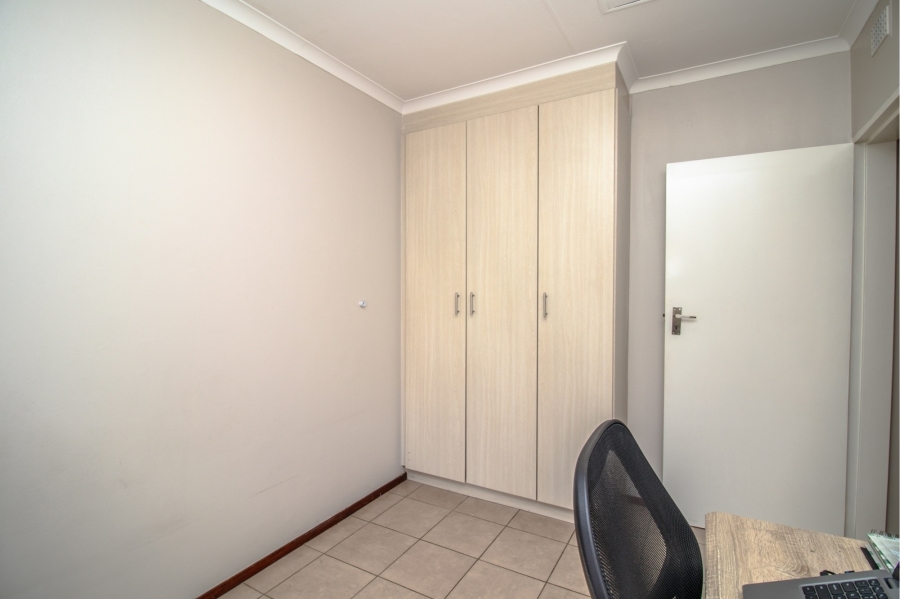 2 Bedroom Property for Sale in Noordwyk Gauteng