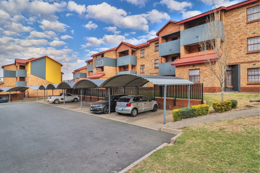 2 Bedroom Property for Sale in Noordwyk Gauteng