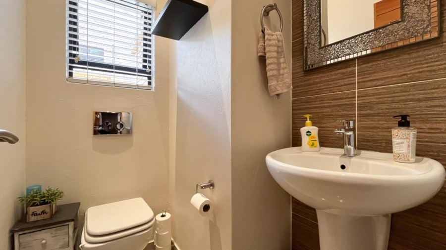 4 Bedroom Property for Sale in Meyersdal Gauteng