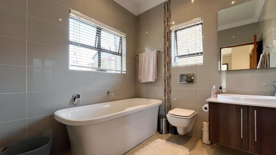 4 Bedroom Property for Sale in Meyersdal Gauteng