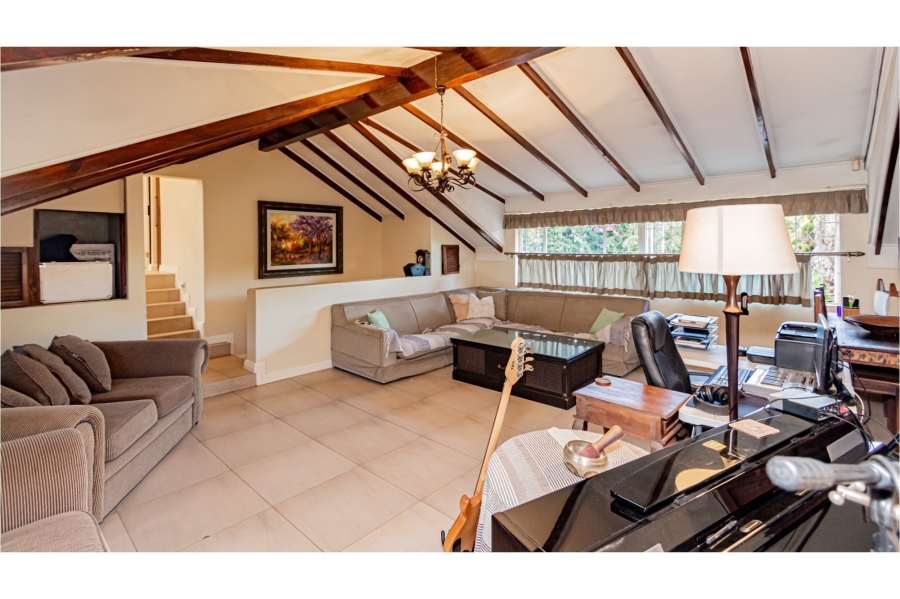 6 Bedroom Property for Sale in Sharonlea Gauteng