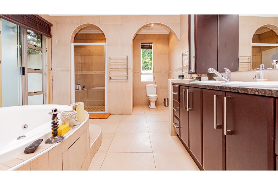 6 Bedroom Property for Sale in Sharonlea Gauteng