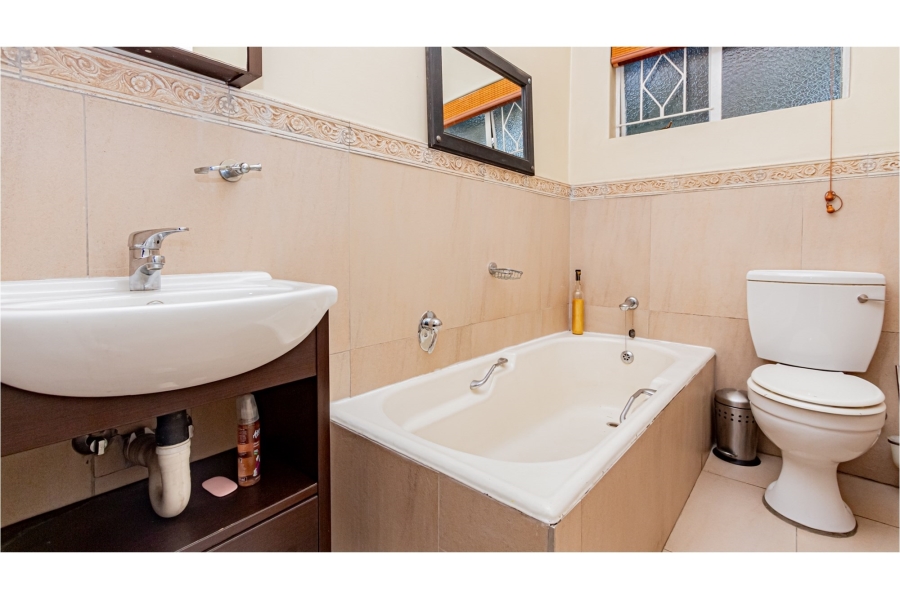 6 Bedroom Property for Sale in Sharonlea Gauteng