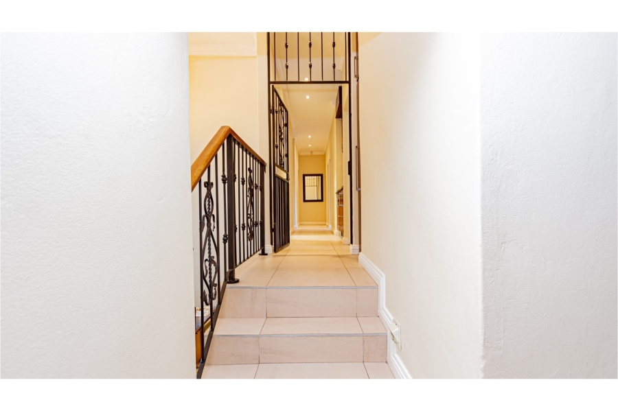 6 Bedroom Property for Sale in Sharonlea Gauteng