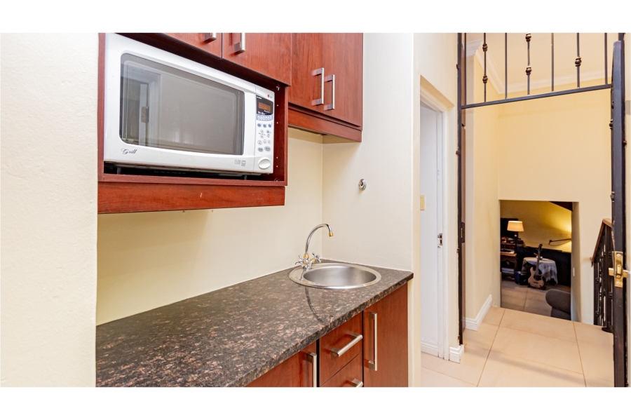 6 Bedroom Property for Sale in Sharonlea Gauteng