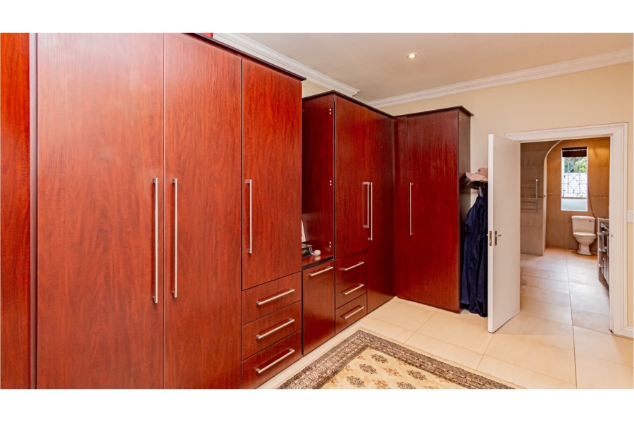 6 Bedroom Property for Sale in Sharonlea Gauteng