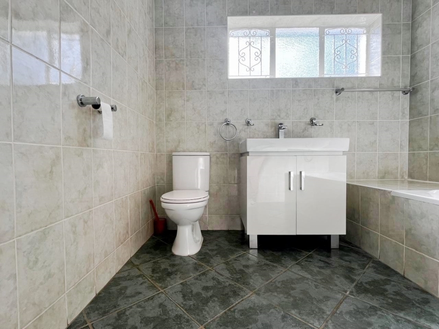 3 Bedroom Property for Sale in Farrarmere Gauteng