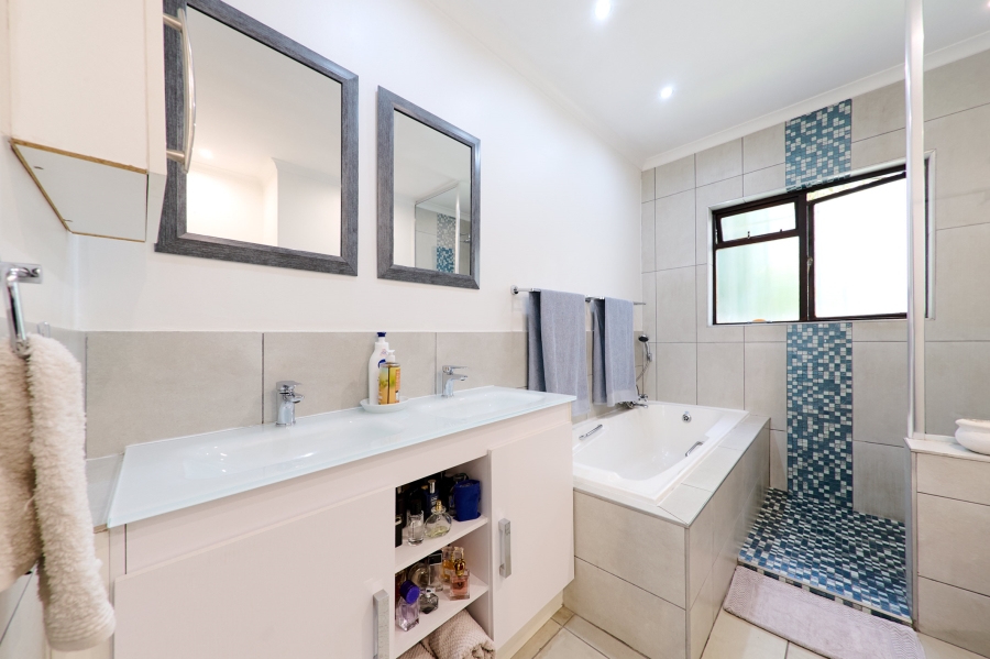 3 Bedroom Property for Sale in Halfway Gardens Gauteng