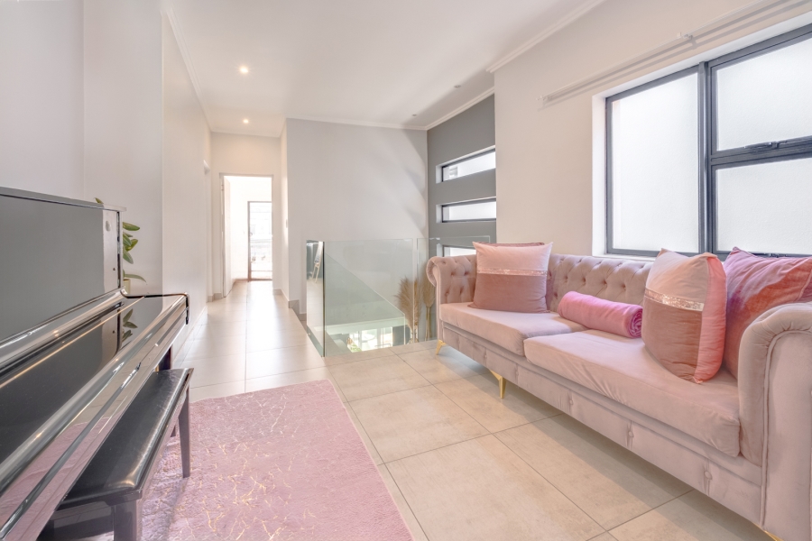 3 Bedroom Property for Sale in Hurlingham Gauteng