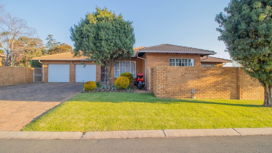 3 Bedroom Property for Sale in Goedeburg Gauteng