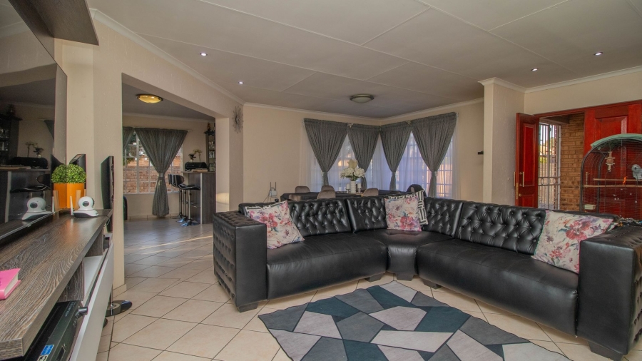 3 Bedroom Property for Sale in Goedeburg Gauteng