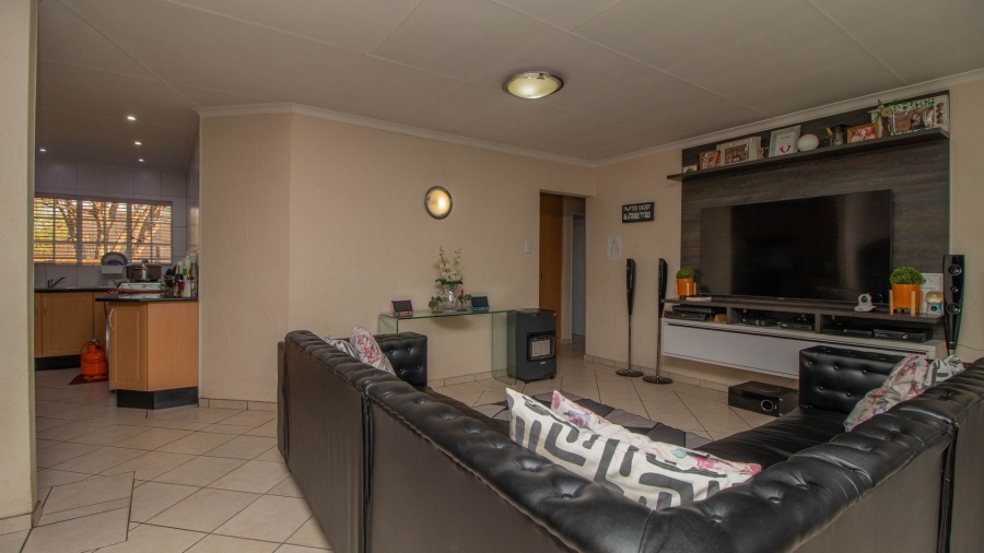3 Bedroom Property for Sale in Goedeburg Gauteng