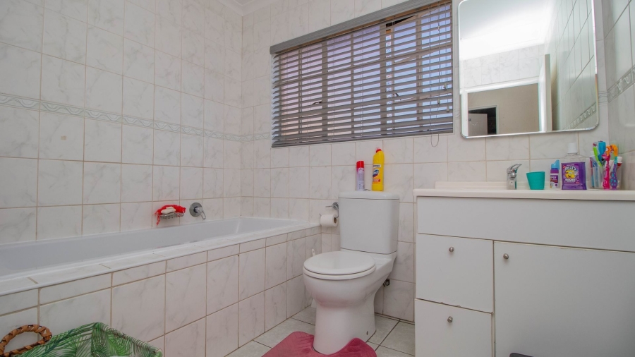 3 Bedroom Property for Sale in Goedeburg Gauteng