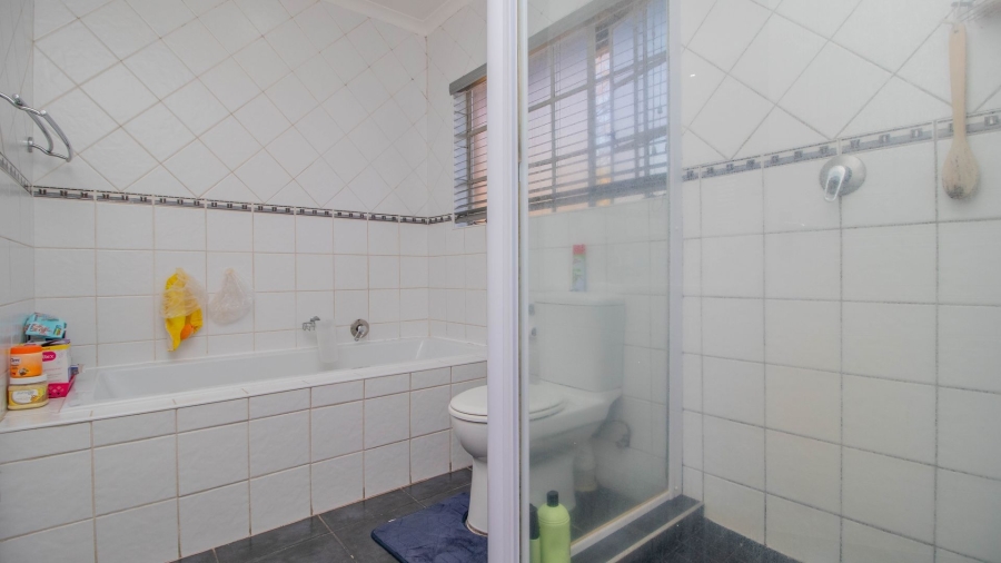 3 Bedroom Property for Sale in Goedeburg Gauteng