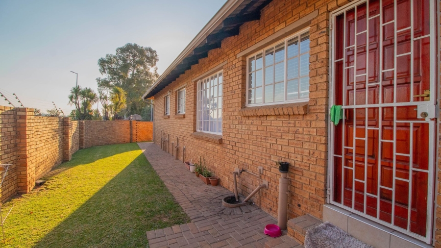 3 Bedroom Property for Sale in Goedeburg Gauteng