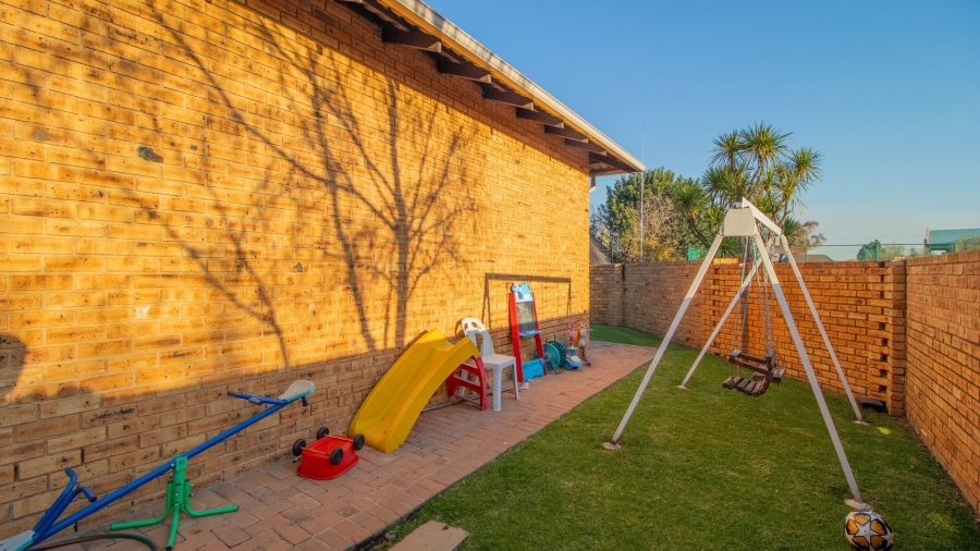 3 Bedroom Property for Sale in Goedeburg Gauteng