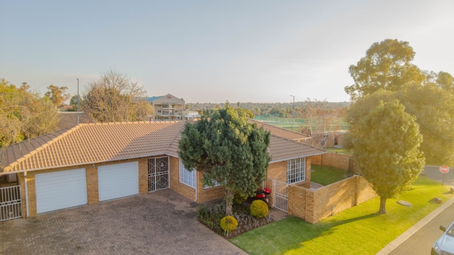 3 Bedroom Property for Sale in Goedeburg Gauteng