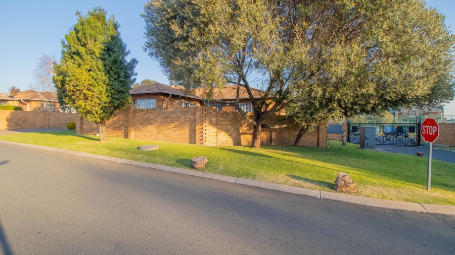 3 Bedroom Property for Sale in Goedeburg Gauteng