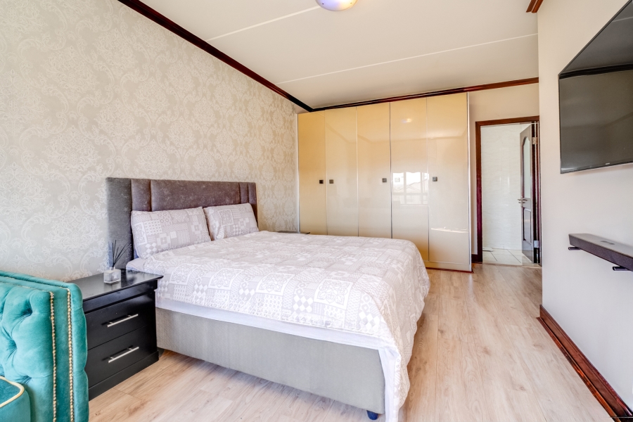 2 Bedroom Property for Sale in Maroeladal Gauteng