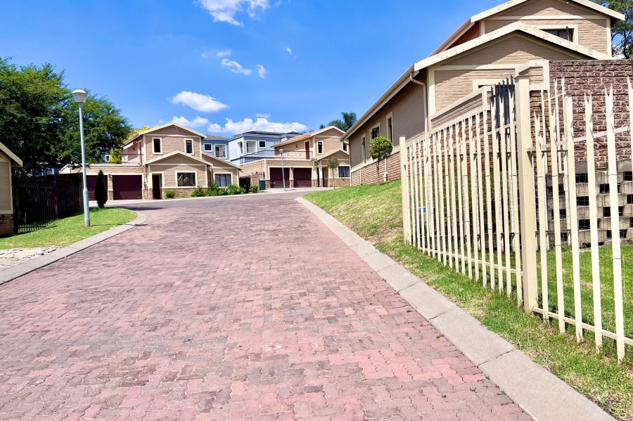 4 Bedroom Property for Sale in Carlswald Gauteng