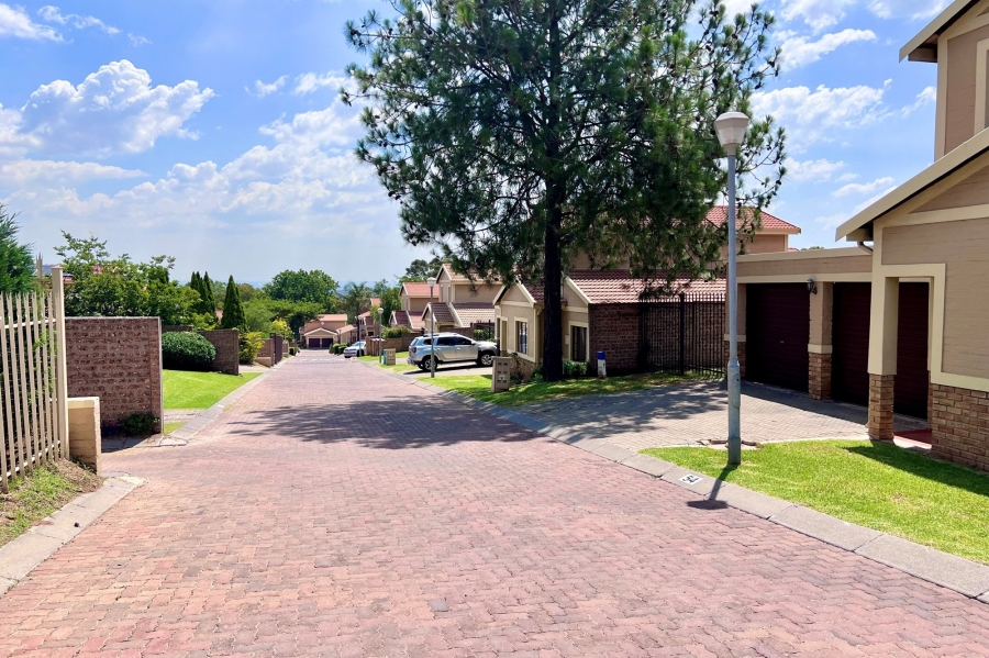 4 Bedroom Property for Sale in Carlswald Gauteng
