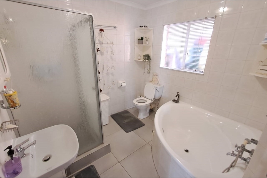 3 Bedroom Property for Sale in Eldoraigne Gauteng
