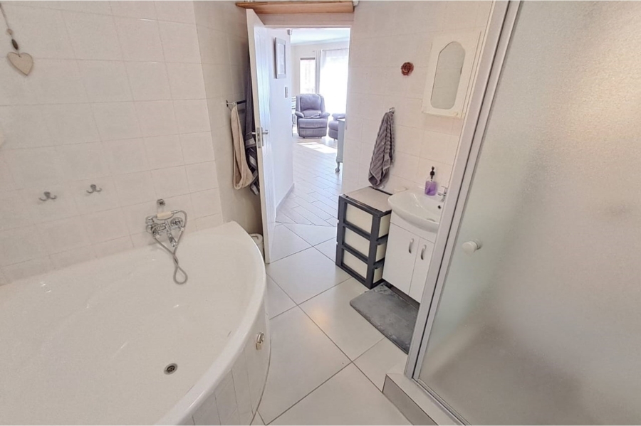 3 Bedroom Property for Sale in Eldoraigne Gauteng