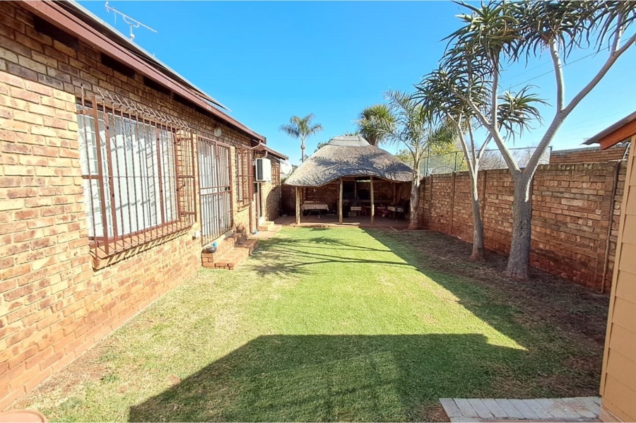 3 Bedroom Property for Sale in Eldoraigne Gauteng