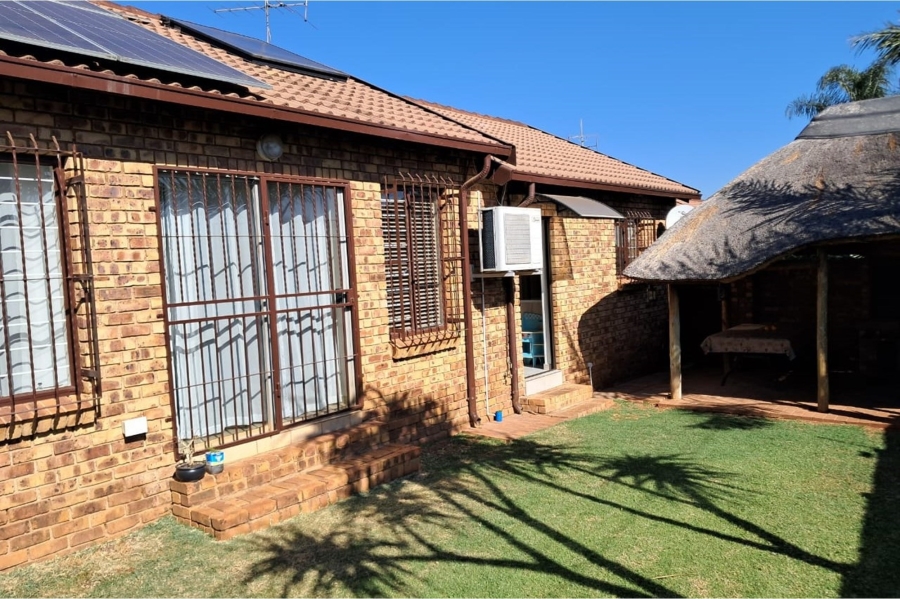 3 Bedroom Property for Sale in Eldoraigne Gauteng