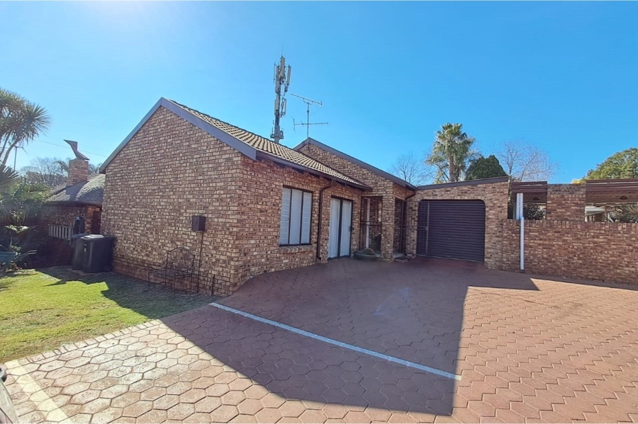 3 Bedroom Property for Sale in Eldoraigne Gauteng