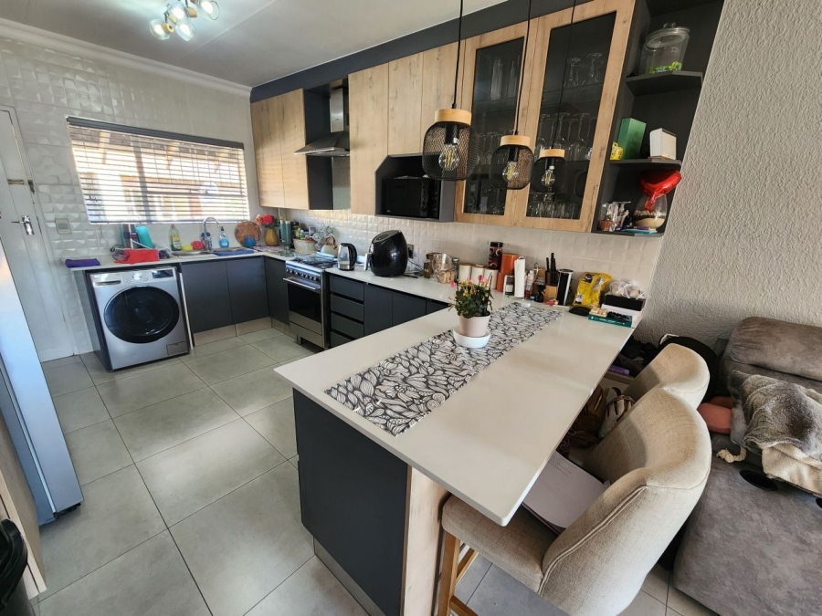 2 Bedroom Property for Sale in Ravenswood Gauteng