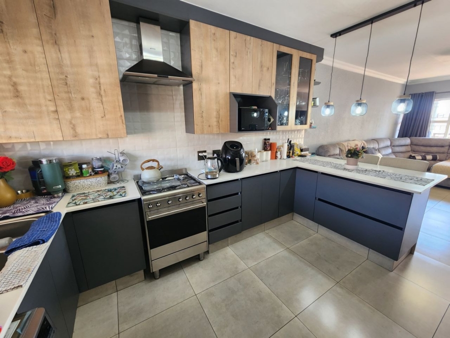 2 Bedroom Property for Sale in Ravenswood Gauteng