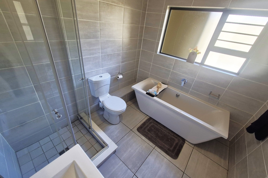 To Let 3 Bedroom Property for Rent in Waterfall Gauteng