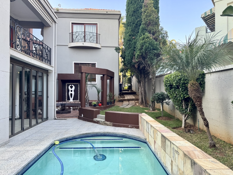 4 Bedroom Property for Sale in Faerie Glen Gauteng