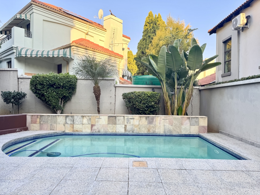 4 Bedroom Property for Sale in Faerie Glen Gauteng