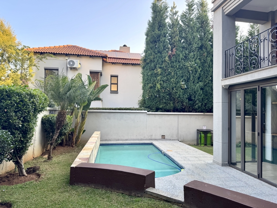 4 Bedroom Property for Sale in Faerie Glen Gauteng