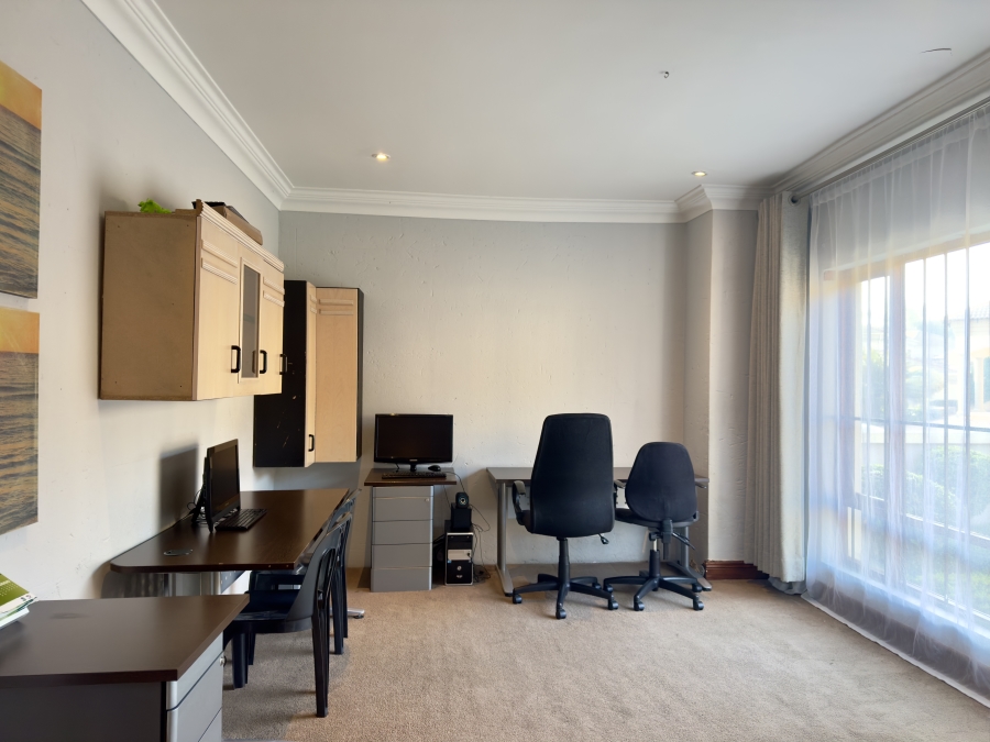 4 Bedroom Property for Sale in Faerie Glen Gauteng