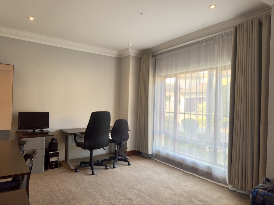 4 Bedroom Property for Sale in Faerie Glen Gauteng