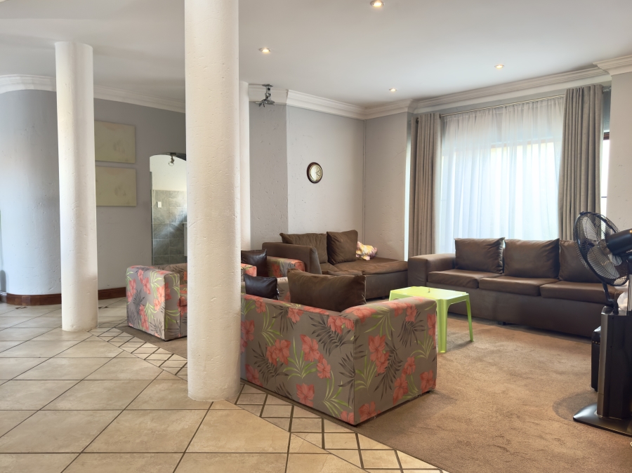 4 Bedroom Property for Sale in Faerie Glen Gauteng