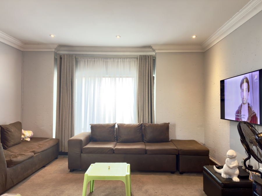 4 Bedroom Property for Sale in Faerie Glen Gauteng