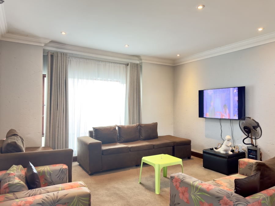 4 Bedroom Property for Sale in Faerie Glen Gauteng